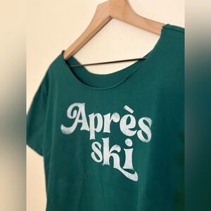Après Ski Tee - Women’s Medium / Large Green - Wide Shoulder